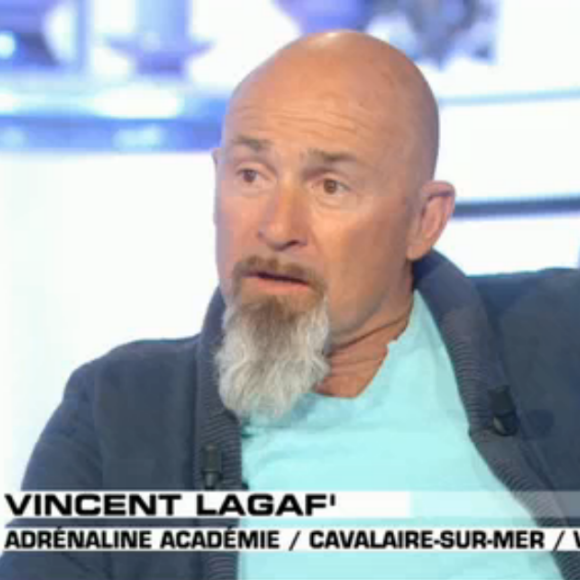 Vincent Lagaf' parle de sa mère biologique dans Salut le sTerriens (Canal+) le 21 mai 2016.