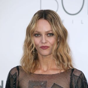 Vanessa Paradis en Chanel - Photocall de la soirée "23th edition of AmfAR's Cinema Against AIDS" Gala à l'hôtel de l'Eden Roc au Cap d'Antibes, le 19 mai 2016, lors du 69e Festival International du Film de Cannes. © Dominique Jacovides/Bestimage