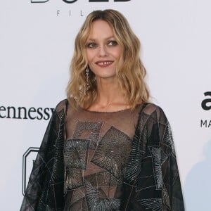 Vanessa Paradis en Chanel - Photocall de la soirée "23th edition of AmfAR's Cinema Against AIDS" Gala à l'hôtel de l'Eden Roc au Cap d'Antibes, le 19 mai 2016, lors du 69e Festival International du Film de Cannes. © Dominique Jacovides/Bestimage