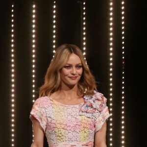 Vanessa Paradis en Chanel - Montée des marches du film "Café Society" pour l'ouverture du 69e Festival International du Film de Cannes. Le 11 mai 2016. © Borde-Jacovides-Moreau/Bestimage