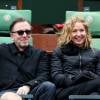 Tim Roth et sa femme Nikki dans les tribunes des Internationaux de France de tennis de Roland-Garros à Paris le 23 mai 2016. © Dominique Jacovides/Bestimage