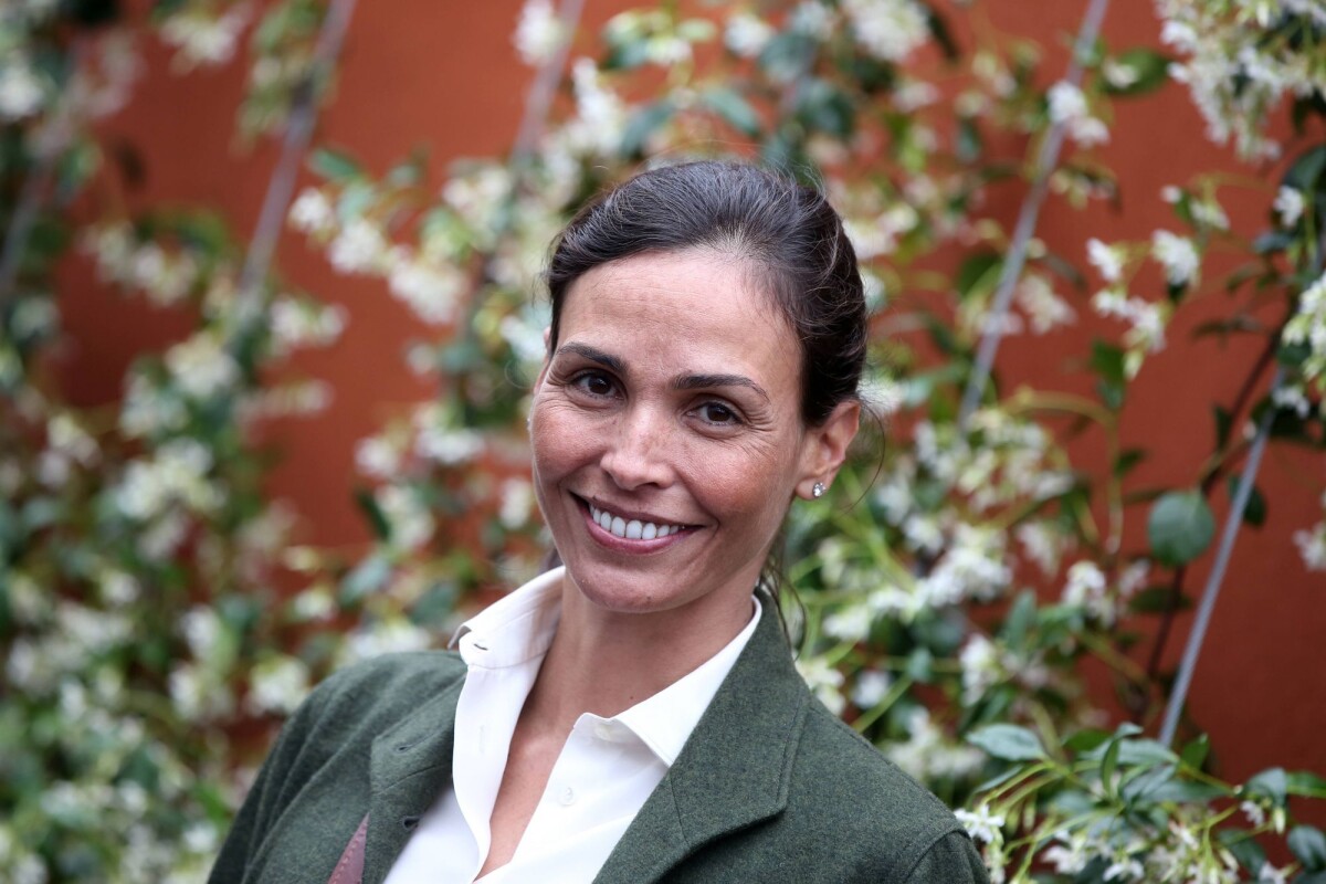 Photo : Inès Sastre pose au village des Internationaux de France de