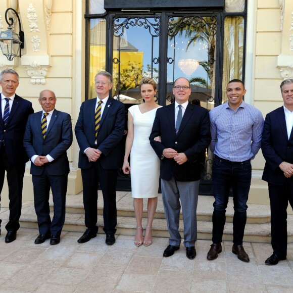 Exclusif - Octavian Morariu, président de Rugby Europe et membre du CIO, Abdelaziz Bougja, président de la Commission régionale de World Rugby, Bernard Lapasset, président de World Rugby, la princesse Charlene, le prince Albert II de Monaco, Bryan Haban, joueur international sud-africain, et Brett Gosper, directeur général de World Rugby, lors du tirage au sort, le 23 mai à l'hôtel Hermitage de Monte-Carlo, des tournois de repêchage de rugby à 7 Monaco Sevens et Dublin Sevens pour les Jeux olympiques de Rio de Janeiro. © Bruno Bebert/BestImage