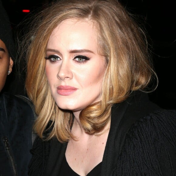 La chanteuse Adele quitte son hôtel pour aller dîner au restaurant dans le quartier de West Village à New York. Le 19 novembre 2015