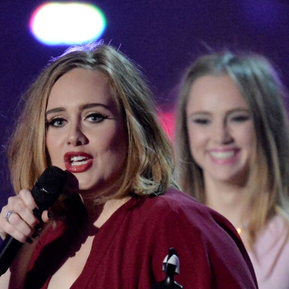 Adele (Meilleure artiste féminine anglaise, Meilleur single anglais de l'année pour "Hello", Meilleur album britannique pour "25", prix d'honneur) - Cérémonie des BRIT Awards 2016 à l'O2 Arena à Londres, le 24 février 2016