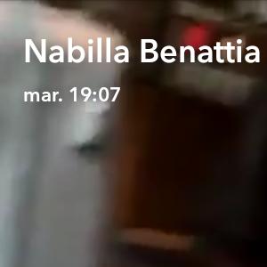 Nabilla Benattia met du vernis à Pita