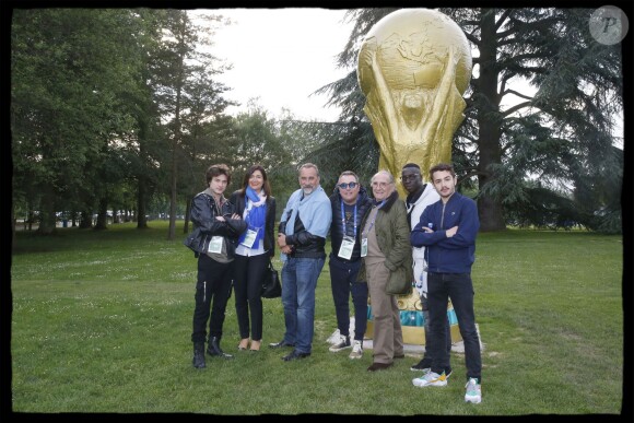 Exclusif - Louka Meliava, Alexandra Schamis, Antoine Duléry, Fabien Onteniente, Claude Brasseur, Cyril Mendy, Jules Ritmanic - Les 29 joueurs de l'équipe de France de football retenus pour disputer l'Euro assistent à la projection privée du film "Camping 3" en présence d'une partie de l'équipe du film au Centre National Technique de Clairefontaine le 26 mai 2016. © Alain Guizard / Bestimage