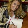 Lisa Azuelos - Signature de l'ouvrage collectif "Ensemble contre la gynophobie" à la librairie "L'Ecume des Pages" à Paris, le 26 mai 2016. © Guirec Coadic/Bestimage