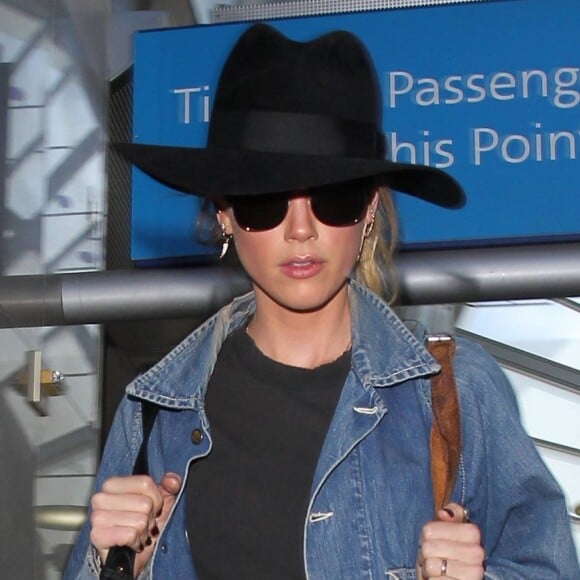 Amber Heard arrive à l'aéroport Lax de Los Angeles le 6 mai 2016.