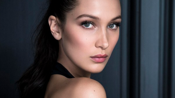 Bella Hadid égérie Dior Makeup : La soeur de Gigi dévoile un visage zéro défaut