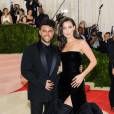The Weeknd et sa compagne Bella Hadid à la Soirée Costume Institute Benefit Gala 2016 (Met Ball) sur le thème de "Manus x Machina" au Metropolitan Museum of Art à New York, le 2 mai 2016. © Christopher Smith/AdMedia/Zuma Press/Bestimage