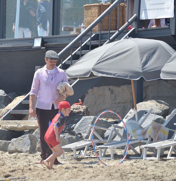 Robert Downey Jr. et son fils Exton Downey à la fête annuelle Memorial Day au domicile de Joel Silver sur la plage de Malibu, le 30 mai 2016