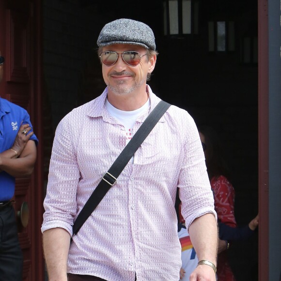 Robert Downey Jr. quitte une fête du "Memorial Day" à Malibu le 30 mai 2016. © CPA/Bestimage