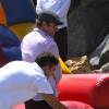 Robert Downey Jr. et son fils Exton Downey à la fête annuelle Memorial Day au domicile de Joel Silver sur la plage de Malibu, le 30 mai 2016