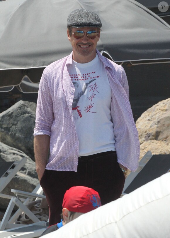 Robert Downey Jr. et son fils Exton Downey à la fête annuelle Memorial Day au domicile de Joel Silver sur la plage de Malibu, le 30 mai 2016