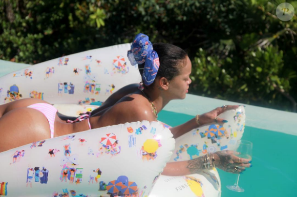 Rihanna en week-end à la Barbade. Photo publiée le 1er juin 2016.