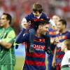 Lionel Messi et son fils Mateo - Le FC Barcelone remporte la Coupe du Roi contre Séville et s'offre le doublé à Madrid en Espagne le 22 mai 2016.