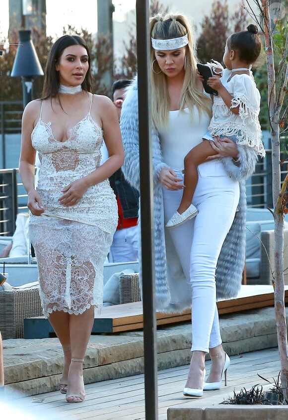 Khloe Kardashian, Kim Kardashian, North West - Scott Disick fête son anniversaire (33ans) avec tout les membres du clan Kardashian au restaurant Nobu à Malibu, le 26 mai 2016.