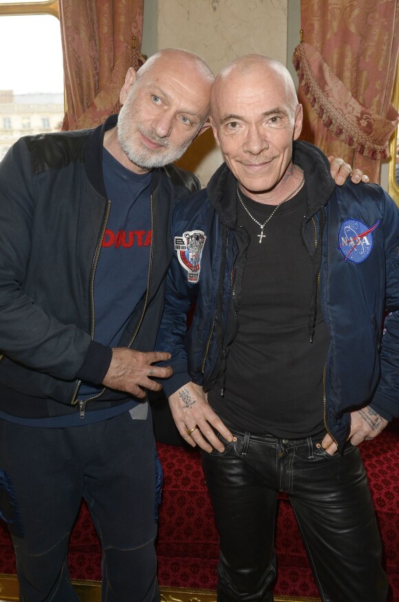 Pierre et Gilles (Pierre Commoy et Gilles Blanchard) - Cérémonie de remise des insignes de Chevalier de la Légion d'Honneur à Kenzo Takada par Laurent Fabius (président du Conseil constitutionnel) au Conseil constitutionnel à Paris, le 2 juin 2016. © Coadic Guirec/Bestimage