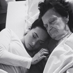 Demi Lovato et son arrière-grand-mère, en 2016.