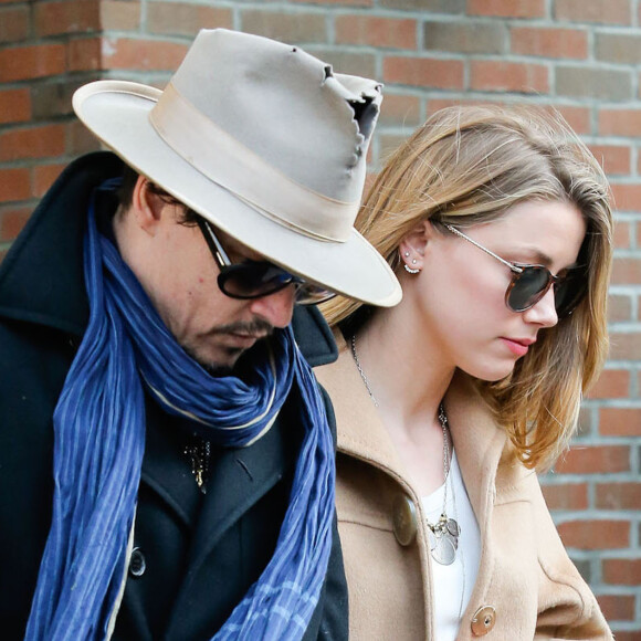 Johnny Depp et sa fiancée Amber Heard quittent leur hôtel main dans la main. New York, le 22 mars 2014