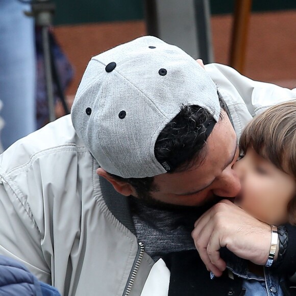 Cyril Hanouna et son fils Lino - People dans les tribunes des internationaux de France de Roland Garros à Paris le 4 juin 2016. © Moreau - Jacovides / Bestimage