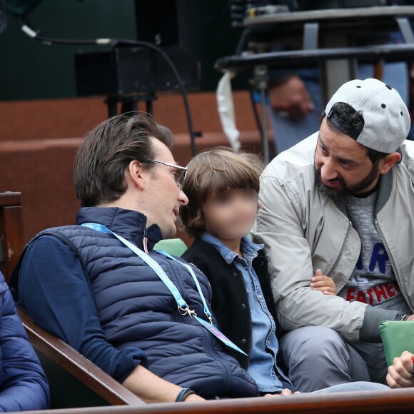 Cyril Hanouna et son fils Lino - People dans les tribunes des internationaux de France de Roland Garros à Paris le 4 juin 2016. © Moreau - Jacovides / Bestimage