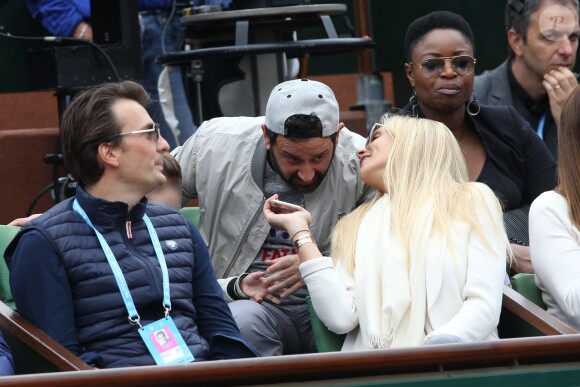 Photo : Cyril Hanouna et son fils Lino, moment de tendresse entre père et  fils - People dans les tribunes des internationaux de France de Roland  Garros à Paris le 4 juin