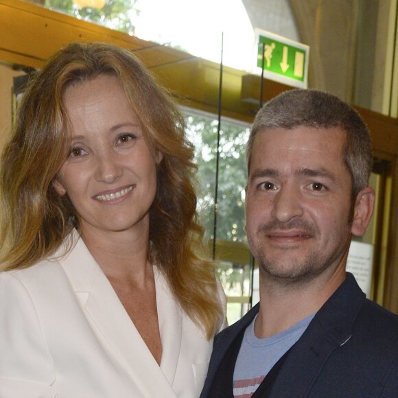Semi-exclusif - Le chanteur Grégoire et sa femme Eléonore de Galard au Théâtre du Châtelet à Paris le 6 juin 2016, à l'occasion du dernier concert de la tournée de Patrick Bruel hommage à Barbara, avec l'album Très souvent, je pense à vous. © Coadic Guirec / Bestimage