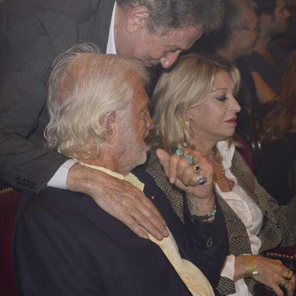 Semi-exclusif - Jean-Paul Belmondo et Michel Drucker au Théâtre du Châtelet à Paris le 6 juin 2016, à l'occasion du dernier concert de la tournée de Patrick Bruel hommage à Barbara, avec l'album Très souvent, je pense à vous. © Coadic Guirec / Bestimage