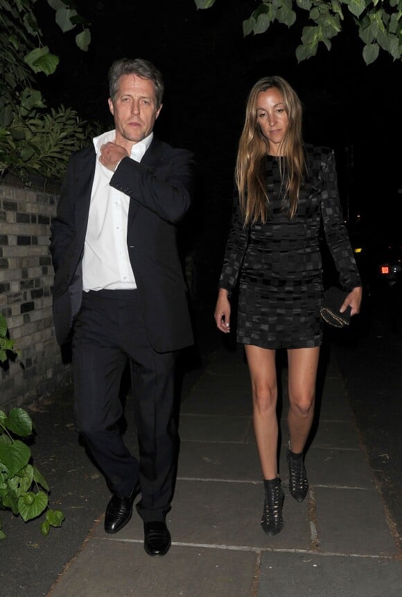 Hugh Grant et sa compagne Anna Elisabet Eberstein lors d'une soirée organisée chez Jimmy Carr à Londres, le 6 juin 2016.