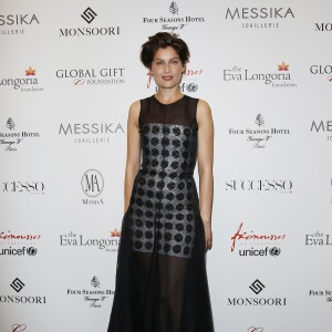 Laetitia Casta (robe Dior Haute Couture) au Dîner du Global Gift Gala au profit de L'Unicef France Frimousses de Créateurs, de The Global Gift Foundation et The Eva Longoria Foundation, organisé au Four Seasons Hôtel George V à Paris, le 25 mai 2015.