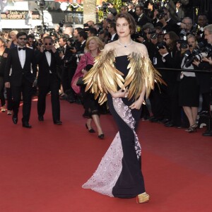 Laetitia Casta (bijoux Chaumet) à la Montee des marches du film "Zulu" lors de la cloture du 66eme festival du film de Cannes. Le 26 mai 2013
