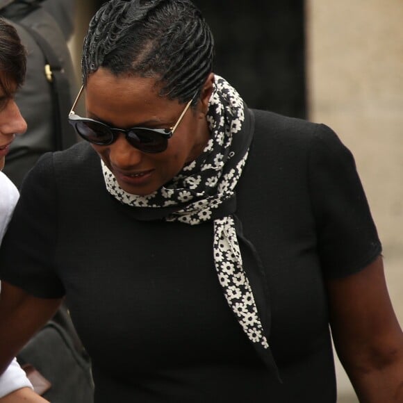 Alessandra Sublet et Babette de Rozieres - Obsèques d'Emmanuel Maubert au cimetière du Père-Lachaise à Paris le 8 juin 2016. © Agence/Bestimage