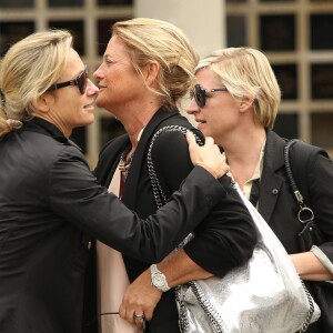 Anne-Sophie Lapix, Marina Carrère d'Encausse et Anne-Élisabeth Lemoine - Obsèques d'Emmanuel Maubert au cimetière du Père-Lachaise à Paris le 8 juin 2016. © Agence/Bestimage