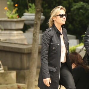 Anne-Sophie Lapix - Obsèques d'Emmanuel Maubert au cimetière du Père-Lachaise à Paris le 8 juin 2016. © Agence/Bestimage