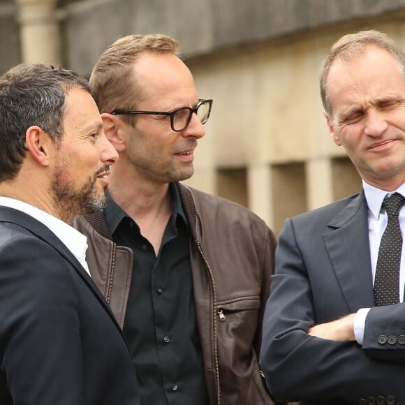 Marc-Olivier Figiel, guest, Fabien Namias - Obsèques d'Emmanuel Maubert au cimetière du Père-Lachaise à Paris le 8 juin 2016. © Agence/Bestimage