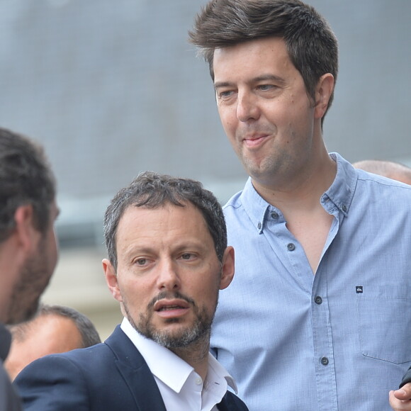 Marc-Olivier Fogiel - Obsèques d'Emmanuel Maubert au cimetière du Père-Lachaise à Paris le 8 juin 2016. © Agence/Bestimage
