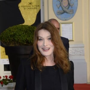 Carla Bruni-Sarkozy - Dîner d'ouverture au profit de l'association "Enfants du soleil" pendant le 30ème Festival du film de Cobourg en France le 9 juin 2016. © Coadic Guirec/Bestimage