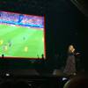 Adele diffuse le match de l'Euro, France - Roumanie, pendant son concert à Paris le 10 juin 2016