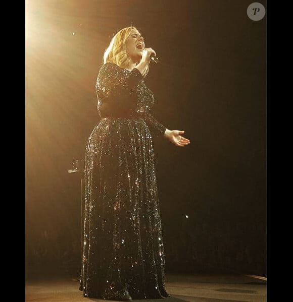 Adele lors de son concert à Paris le 10 juin 2016