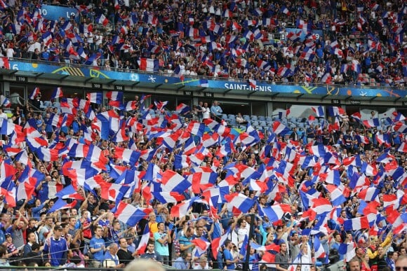 Supporters français au match d'ouverture de l'Euro 2016, France-Roumanie au Stade de France, le 10 juin 2016. © Cyril Moreau/Bestimage