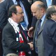 Le Président de la République François Hollande et Alain Juppé au match d'ouverture de l'Euro 2016, France-Roumanie au Stade de France, le 10 juin 2016. © Cyril Moreau/Bestimage10/06/2016 - Saint-Denis