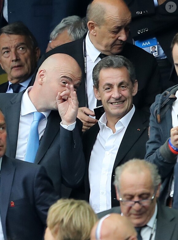 Nicolas Sarkozy et Gianni Infantino (président de la FIFA) au match d'ouverture de l'Euro 2016, France-Roumanie au Stade de France, le 10 juin 2016. © Cyril Moreau/Bestimage10/06/2016 - Saint-Denis