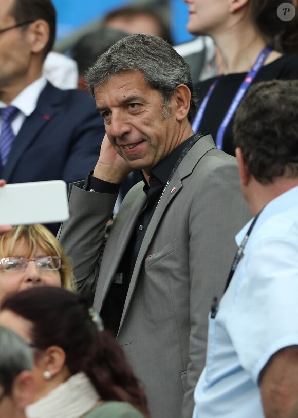 Michel Cymes au match d'ouverture de l'Euro 2016, France-Roumanie au Stade de France, le 10 juin 2016. © Cyril Moreau/Bestimage10/06/2016 - Saint-Denis