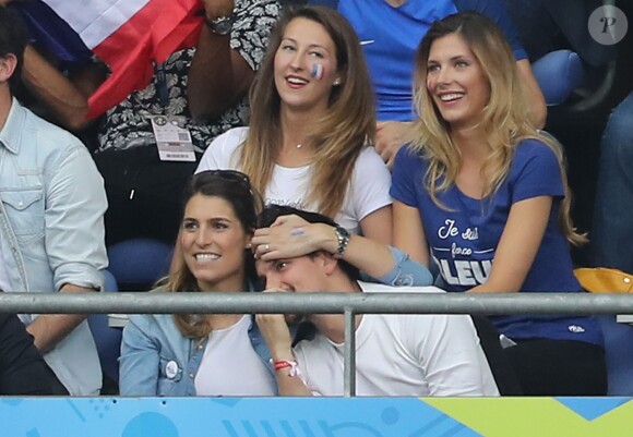 Camille Cerf, Laury Thilleman et son compagnon Juan Arbelaez au match d'ouverture de l'Euro 2016, France-Roumanie au Stade de France, le 10 juin 2016. © Cyril Moreau/Bestimage10/06/2016 - Saint-Denis