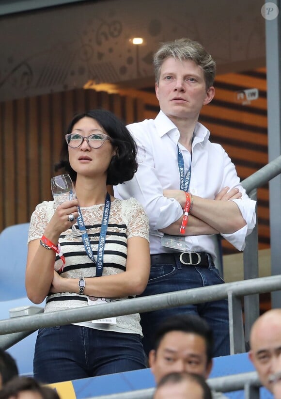 Fleur Pellerin et son mari Laurent Olléon au match d'ouverture de l'Euro 2016, France-Roumanie au Stade de France, le 10 juin 2016. © Cyril Moreau/Bestimage