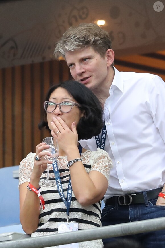 Fleur Pellerin et son mari Laurent Olléon au match d'ouverture de l'Euro 2016, France-Roumanie au Stade de France, le 10 juin 2016. © Cyril Moreau/Bestimage
