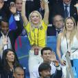 Manuel Valls et Zara Larsson au match d'ouverture de l'Euro 2016, France-Roumanie au Stade de France, le 10 juin 2016. © Cyril Moreau/Bestimage10/06/2016 - Saint-Denis