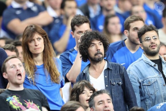 Caroline de Maigret, Yarol Poupaud et leur fils Anton au match d'ouverture de l'Euro 2016, France-Roumanie au Stade de France, le 10 juin 2016. © Cyril Moreau/Bestimage